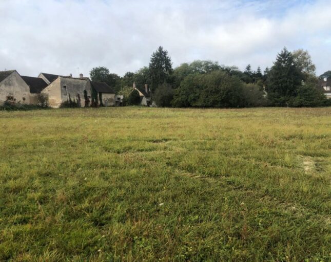 Terrain constructible viabilisé de 1788m²